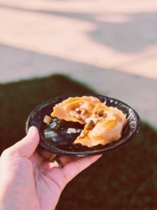 All the information you need to have the best day at Food & Wine Festival, and some of the dishes you have to try while you are there! #epcotfoodandwine #foodandwinefestival #epcotfoodandwinefestival #epcot #disney #disneyworld Tips for Epcot Food & Wine festival | Epcot international food & wine festival | best food at food & wine | epcot festivals | planning for epcot food & wine festival | fall in walt disney world | navigating food & wine festival