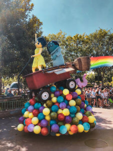 Why you will fall in love with Disneyland, all of the best things around the park (especially the food), and the reason why this park is so important to Disney history! #Disneyland #Disney #CaliforniaAdventure #disneyparks Disneyland Tips | Disneyland Photography | California Adventure | Disneyland Pictures | Disneyland Planning | Disneyland Food | DLR | Disneyland for Adults | Lamplight Lounge | Disney Parks | Disneyland Resort | Disney Food | Disney Resorts | Disneyland California | DCA