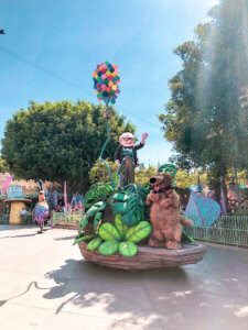 Why you will fall in love with Disneyland, all of the best things around the park (especially the food), and the reason why this park is so important to Disney history! #Disneyland #Disney #CaliforniaAdventure #disneyparks Disneyland Tips | Disneyland Photography | California Adventure | Disneyland Pictures | Disneyland Planning | Disneyland Food | DLR | Disneyland for Adults | Lamplight Lounge | Disney Parks | Disneyland Resort | Disney Food | Disney Resorts | Disneyland California | DCA