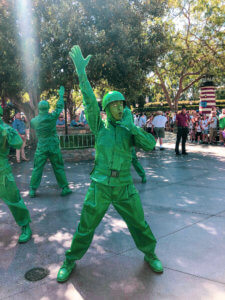 Why you will fall in love with Disneyland, all of the best things around the park (especially the food), and the reason why this park is so important to Disney history! #Disneyland #Disney #CaliforniaAdventure #disneyparks Disneyland Tips | Disneyland Photography | California Adventure | Disneyland Pictures | Disneyland Planning | Disneyland Food | DLR | Disneyland for Adults | Lamplight Lounge | Disney Parks | Disneyland Resort | Disney Food | Disney Resorts | Disneyland California | DCA