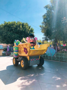 Why you will fall in love with Disneyland, all of the best things around the park (especially the food), and the reason why this park is so important to Disney history! #Disneyland #Disney #CaliforniaAdventure #disneyparks Disneyland Tips | Disneyland Photography | California Adventure | Disneyland Pictures | Disneyland Planning | Disneyland Food | DLR | Disneyland for Adults | Lamplight Lounge | Disney Parks | Disneyland Resort | Disney Food | Disney Resorts | Disneyland California | DCA