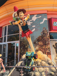 Why you will fall in love with Disneyland, all of the best things around the park (especially the food), and the reason why this park is so important to Disney history! #Disneyland #Disney #CaliforniaAdventure #disneyparks Disneyland Tips | Disneyland Photography | California Adventure | Disneyland Pictures | Disneyland Planning | Disneyland Food | DLR | Disneyland for Adults | Lamplight Lounge | Disney Parks | Disneyland Resort | Disney Food | Disney Resorts | Disneyland California | DCA