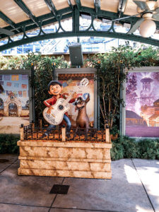 Why you will fall in love with Disneyland, all of the best things around the park (especially the food), and the reason why this park is so important to Disney history! #Disneyland #Disney #CaliforniaAdventure #disneyparks Disneyland Tips | Disneyland Photography | California Adventure | Disneyland Pictures | Disneyland Planning | Disneyland Food | DLR | Disneyland for Adults | Lamplight Lounge | Disney Parks | Disneyland Resort | Disney Food | Disney Resorts | Disneyland California | DCA