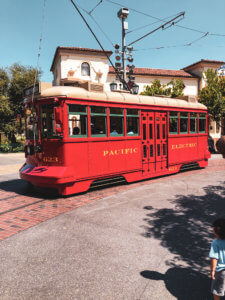 Why you will fall in love with Disneyland, all of the best things around the park (especially the food), and the reason why this park is so important to Disney history! #Disneyland #Disney #CaliforniaAdventure #disneyparks Disneyland Tips | Disneyland Photography | California Adventure | Disneyland Pictures | Disneyland Planning | Disneyland Food | DLR | Disneyland for Adults | Lamplight Lounge | Disney Parks | Disneyland Resort | Disney Food | Disney Resorts | Disneyland California | DCA