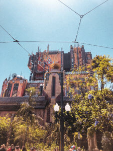 Why you will fall in love with Disneyland, all of the best things around the park (especially the food), and the reason why this park is so important to Disney history! #Disneyland #Disney #CaliforniaAdventure #disneyparks Disneyland Tips | Disneyland Photography | California Adventure | Disneyland Pictures | Disneyland Planning | Disneyland Food | DLR | Disneyland for Adults | Lamplight Lounge | Disney Parks | Disneyland Resort | Disney Food | Disney Resorts | Disneyland California | DCA