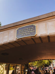 Why you will fall in love with Disneyland, all of the best things around the park (especially the food), and the reason why this park is so important to Disney history! #Disneyland #Disney #CaliforniaAdventure #disneyparks Disneyland Tips | Disneyland Photography | California Adventure | Disneyland Pictures | Disneyland Planning | Disneyland Food | DLR | Disneyland for Adults | Lamplight Lounge | Disney Parks | Disneyland Resort | Disney Food | Disney Resorts | Disneyland California | DCA