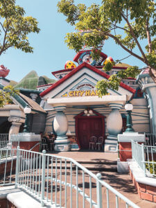 Why you will fall in love with Disneyland, all of the best things around the park (especially the food), and the reason why this park is so important to Disney history! #Disneyland #Disney #CaliforniaAdventure #disneyparks Disneyland Tips | Disneyland Photography | California Adventure | Disneyland Pictures | Disneyland Planning | Disneyland Food | DLR | Disneyland for Adults | Lamplight Lounge | Disney Parks | Disneyland Resort | Disney Food | Disney Resorts | Disneyland California | DCA