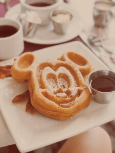 Why you will fall in love with Disneyland, all of the best things around the park (especially the food), and the reason why this park is so important to Disney history! #Disneyland #Disney #CaliforniaAdventure #disneyparks Disneyland Tips | Disneyland Photography | California Adventure | Disneyland Pictures | Disneyland Planning | Disneyland Food | DLR | Disneyland for Adults | Lamplight Lounge | Disney Parks | Disneyland Resort | Disney Food | Disney Resorts | Disneyland California | DCA