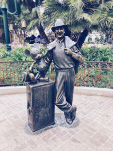 Why you will fall in love with Disneyland, all of the best things around the park (especially the food), and the reason why this park is so important to Disney history! #Disneyland #Disney #CaliforniaAdventure #disneyparks Disneyland Tips | Disneyland Photography | California Adventure | Disneyland Pictures | Disneyland Planning | Disneyland Food | DLR | Disneyland for Adults | Lamplight Lounge | Disney Parks | Disneyland Resort | Disney Food | Disney Resorts | Disneyland California | DCA