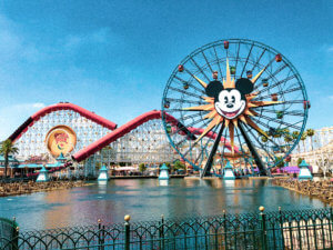 Why you will fall in love with Disneyland, all of the best things around the park (especially the food), and the reason why this park is so important to Disney history! #Disneyland #Disney #CaliforniaAdventure #disneyparks Disneyland Tips | Disneyland Photography | California Adventure | Disneyland Pictures | Disneyland Planning | Disneyland Food | DLR | Disneyland for Adults | Lamplight Lounge | Disney Parks | Disneyland Resort | Disney Food | Disney Resorts | Disneyland California | DCA