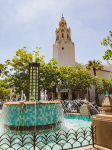 Why you will fall in love with Disneyland, all of the best things around the park (especially the food), and the reason why this park is so important to Disney history! #Disneyland #Disney #CaliforniaAdventure #disneyparks Disneyland Tips | Disneyland Photography | California Adventure | Disneyland Pictures | Disneyland Planning | Disneyland Food | DLR | Disneyland for Adults | Lamplight Lounge | Disney Parks | Disneyland Resort | Disney Food | Disney Resorts | Disneyland California | DCA