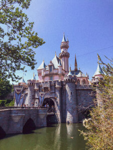 Why you will fall in love with Disneyland, all of the best things around the park (especially the food), and the reason why this park is so important to Disney history! #Disneyland #Disney #CaliforniaAdventure #disneyparks Disneyland Tips | Disneyland Photography | California Adventure | Disneyland Pictures | Disneyland Planning | Disneyland Food | DLR | Disneyland for Adults | Lamplight Lounge | Disney Parks | Disneyland Resort | Disney Food | Disney Resorts | Disneyland California | DCA