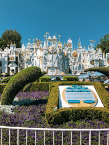 Why you will fall in love with Disneyland, all of the best things around the park (especially the food), and the reason why this park is so important to Disney history! #Disneyland #Disney #CaliforniaAdventure #disneyparks Disneyland Tips | Disneyland Photography | California Adventure | Disneyland Pictures | Disneyland Planning | Disneyland Food | DLR | Disneyland for Adults | Lamplight Lounge | Disney Parks | Disneyland Resort | Disney Food | Disney Resorts | Disneyland California | DCA