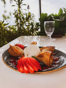 What it was like to explore Lahaina, Maui including shopping, things to do, best places to eat, and even a little trip on a submarine... #lahaina #maui #hawaii #hawaiitrip Lahaina Maui | Hawaii Travel | Maui Hawaii | Hawaii Vacation | Hawaii Honeymoon | Things to do in Hawaii | Things to do in Maui | Things to do in Lahaina | Maui Vacation | Lahaina Maui restaurants | Lahaina Maui Activities | Lahaina Maui Shopping | Honeymoon Destination | Places to Honeymoon | Best Place to Honeymoon