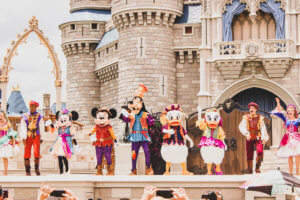 How to have the most perfect day at the Magic Kingdom in Walt Disney World (including an entire schedule)! The best quick-service dining, when to ride each attraction, and some secret Disney experiences you may not know about! #magickingdom #disneyworld #disneytips Magic Kingdom | Disney World | Walt Disney World | Disney World Florida | Disney Tips | Disney Vacation | Florida Vacation | Disney Parks | WDW | Things to do in Magic Kingdom | One day in magic kingdom | Magic kingdom itinerary