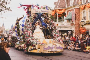 How to have the most perfect day at the Magic Kingdom in Walt Disney World (including an entire schedule)! The best quick-service dining, when to ride each attraction, and some secret Disney experiences you may not know about! #magickingdom #disneyworld #disneytips Magic Kingdom | Disney World | Walt Disney World | Disney World Florida | Disney Tips | Disney Vacation | Florida Vacation | Disney Parks | WDW | Things to do in Magic Kingdom | One day in magic kingdom | Magic kingdom itinerary