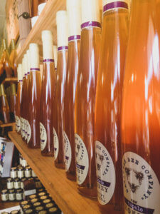 Live oak trees with spanish moss, cobblestone streets, carriage rides, and ghost tours are just a few of the things this charming coastal town has to offer | Savannah | Savannah Georgia | Things to Do in Savannah Georgia | What to do in Savannah Georgia | Top 10 Things to Do in Savannah Georgia | Savannah GA #savannah #savannahgeorgia #thingstodo #riverstreet #georgia #savannahga #tybeeisland #tybee #coastalgeorgia #georgiacoast #vacation #travel #trip #springbreak #summer #traveltips #beach