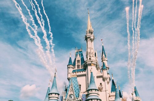 The best free ways to avoid the long lines and waits at Disney! #disneyworld #disneytips #waltdisneyworld How to avoid lines at Disney | Disney World | Walt Disney World | How to avoid long lines at Disney | How to avoid waiting in lines at Disney | How to not wait at Disney | long lines at Disney World | WDW | How to avoid lines at Magic Kingdom | Magic Kingdom park | Epcot | Hollywood Studios | Animal Kingdom | Fastpass+ | Fastpass | My Disney Experience app | rope drop | early morning magic