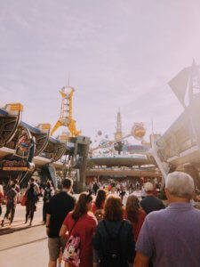 The best free ways to avoid the long lines and waits at Disney! #disneyworld #disneytips #waltdisneyworld How to avoid lines at Disney | Disney World | Walt Disney World | How to avoid long lines at Disney | How to avoid waiting in lines at Disney | How to not wait at Disney | long lines at Disney World | WDW | How to avoid lines at Magic Kingdom | Magic Kingdom park | Epcot | Hollywood Studios | Animal Kingdom | Fastpass+ | Fastpass | My Disney Experience app | rope drop | early morning magic