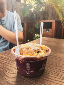 The beautiful coastal town of Paia sits along the North Shore of Maui, mixing hip surf culture and exotic jungle living with the Road to Hana beginning in this little town. In Paia, you will find the best beach in Maui with sea turtles and windsurfing, shops, boutiques, and unique restaurants. #maui #paia #hawaii #seaturtle Paia | Maui | Hawaii | Things to do in Paia | Things to do in Maui | Where to go in Maui | Sea turtles in maui | Things to do in hawaii | where to go in hawaii | Road to Hana