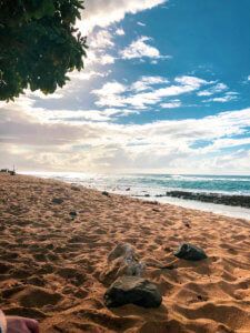 The beautiful coastal town of Paia sits along the North Shore of Maui, mixing hip surf culture and exotic jungle living with the Road to Hana beginning in this little town. In Paia, you will find the best beach in Maui with sea turtles and windsurfing, shops, boutiques, and unique restaurants. #maui #paia #hawaii #seaturtle Paia | Maui | Hawaii | Things to do in Paia | Things to do in Maui | Where to go in Maui | Sea turtles in maui | Things to do in hawaii | where to go in hawaii | Road to Hana