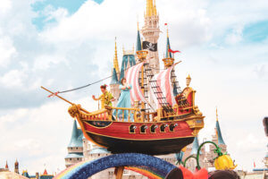 Everything you need to know about Disney's Festival of Fantasy parade including best viewing spots, parade route, and timing! #disney #disneyworld #waltdisneyworld #wdw #magickingdom #festivaloffantasy #magickingdomparade #fofparade #disneytips Festival of Fantasy | Disney Parade | Disney Tips | Disney advice | Disney hacks | Disney world | Walt Disney World | WDW | disney shows | Disney Magic Kingdom | Magic kingdom things to do | Magic kingdom day parade | where to watch magic kingdom parade