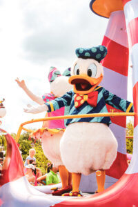 Everything you need to know about Disney's Festival of Fantasy parade including best viewing spots, parade route, and timing! #disney #disneyworld #waltdisneyworld #wdw #magickingdom #festivaloffantasy #magickingdomparade #fofparade #disneytips Festival of Fantasy | Disney Parade | Disney Tips | Disney advice | Disney hacks | Disney world | Walt Disney World | WDW | disney shows | Disney Magic Kingdom | Magic kingdom things to do | Magic kingdom day parade | where to watch magic kingdom parade