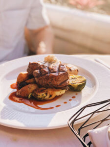 With five beaches, golf courses, stunning ocean views, award-winning restaurants, and shops, Wailea is the perfect vacation spot. Here is your ultimate guide to the Wailea area: from shopping, to things to do, to dining, and places to stay #wailea #maui #hawaii #hawaiitrip Wailea Maui | Grand Wailea | Hawaii vacation | Hawaii honeymoon |Maui vacation | Best place to honeymoon | honeymoon destination |Things to do in Maui | things to do in wailea |things to do in hawaii |Hawaii travel Maui Hawaii