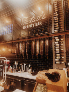 Located just 20 minutes north of the happiest place on earth, Winter Park is a charming town filled with world-class art museums, an upscale shopping district, fine-dining, sidewalk cafes, and luxury accomodations. This is your ultimate guide to Winter Park Florida! #vacation #travel #trip #springbreak #summer #traveltips #thingstodo #winterpark #florida #centralflorida #orlando #visitflorida #floridavacation #floridatrip Things to Do in Winter Park Florida | Things to do in Orlando Florida