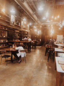 Located just 20 minutes north of the happiest place on earth, Winter Park is a charming town filled with world-class art museums, an upscale shopping district, fine-dining, sidewalk cafes, and luxury accomodations. This is your ultimate guide to Winter Park Florida! #vacation #travel #trip #springbreak #summer #traveltips #thingstodo #winterpark #florida #centralflorida #orlando #visitflorida #floridavacation #floridatrip Things to Do in Winter Park Florida | Things to do in Orlando Florida