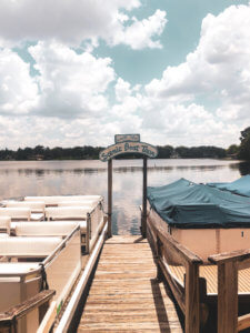 Located just 20 minutes north of the happiest place on earth, Winter Park is a charming town filled with world-class art museums, an upscale shopping district, fine-dining, sidewalk cafes, and luxury accomodations. This is your ultimate guide to Winter Park Florida! #vacation #travel #trip #springbreak #summer #traveltips #thingstodo #winterpark #florida #centralflorida #orlando #visitflorida #floridavacation #floridatrip Things to Do in Winter Park Florida | Things to do in Orlando Florida