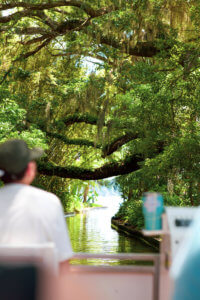 Located just 20 minutes north of the happiest place on earth, Winter Park is a charming town filled with world-class art museums, an upscale shopping district, fine-dining, sidewalk cafes, and luxury accomodations. This is your ultimate guide to Winter Park Florida! #vacation #travel #trip #springbreak #summer #traveltips #thingstodo #winterpark #florida #centralflorida #orlando #visitflorida #floridavacation #floridatrip Things to Do in Winter Park Florida | Things to do in Orlando Florida