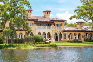 Located just 20 minutes north of the happiest place on earth, Winter Park is a charming town filled with world-class art museums, an upscale shopping district, fine-dining, sidewalk cafes, and luxury accomodations. This is your ultimate guide to Winter Park Florida! #vacation #travel #trip #springbreak #summer #traveltips #thingstodo #winterpark #florida #centralflorida #orlando #visitflorida #floridavacation #floridatrip Things to Do in Winter Park Florida | Things to do in Orlando Florida
