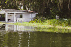 Located just 20 minutes north of the happiest place on earth, Winter Park is a charming town filled with world-class art museums, an upscale shopping district, fine-dining, sidewalk cafes, and luxury accomodations. This is your ultimate guide to Winter Park Florida! #vacation #travel #trip #springbreak #summer #traveltips #thingstodo #winterpark #florida #centralflorida #orlando #visitflorida #floridavacation #floridatrip Things to Do in Winter Park Florida | Things to do in Orlando Florida