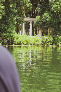 Located just 20 minutes north of the happiest place on earth, Winter Park is a charming town filled with world-class art museums, an upscale shopping district, fine-dining, sidewalk cafes, and luxury accomodations. This is your ultimate guide to Winter Park Florida! #vacation #travel #trip #springbreak #summer #traveltips #thingstodo #winterpark #florida #centralflorida #orlando #visitflorida #floridavacation #floridatrip Things to Do in Winter Park Florida | Things to do in Orlando Florida