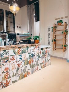 While Charlotte is most known for their breweries, coffee shops have increased in popularity in this diverse and creative city. From eclectic coffee shops to hole-in-the-wall neighborhood cafes, this is a guide to all of the best Charlotte coffee shops! Charlotte, North Carolina | Charlotte coffee | Charlotte NC | North Carolina coffee shops | NC coffee shops #charlottecoffee #charlottecoffeeshops #charlottenc | Hex Coffee | Not Just Coffee | Undercurrent coffee | Stablehand | Summit Coffee