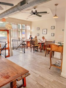 The charming Southern town of Charleston does not disappoint when it comes to their unique and charming coffee shops. There are many Charleston coffee shops, mostly located with the historic district, that provide all the charm the city has to offer, while also serving incredible coffee. #charleston #southcarolina #charleston #coffeeshops #charlestoncoffee | Do as Dreamers Do