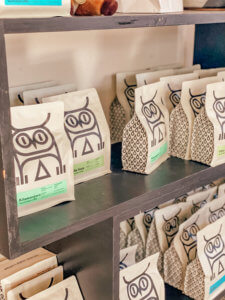 The charming Southern town of Charleston does not disappoint when it comes to their unique and charming coffee shops. There are many Charleston coffee shops, mostly located with the historic district, that provide all the charm the city has to offer, while also serving incredible coffee. #charleston #southcarolina #charleston #coffeeshops #charlestoncoffee | Do as Dreamers Do