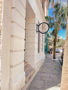 The charming Southern town of Charleston does not disappoint when it comes to their unique and charming coffee shops. There are many Charleston coffee shops, mostly located with the historic district, that provide all the charm the city has to offer, while also serving incredible coffee. #charleston #southcarolina #charleston #coffeeshops #charlestoncoffee | Do as Dreamers Do