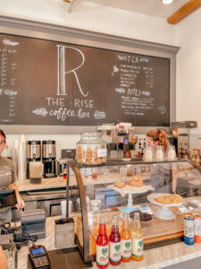 The charming Southern town of Charleston does not disappoint when it comes to their unique and charming coffee shops. There are many Charleston coffee shops, mostly located with the historic district, that provide all the charm the city has to offer, while also serving incredible coffee. #charleston #southcarolina #charleston #coffeeshops #charlestoncoffee | Do as Dreamers Do