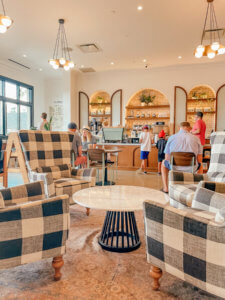 The charming Southern town of Charleston does not disappoint when it comes to their unique and charming coffee shops. There are many Charleston coffee shops, mostly located with the historic district, that provide all the charm the city has to offer, while also serving incredible coffee. #charleston #southcarolina #charleston #coffeeshops #charlestoncoffee | Do as Dreamers Do