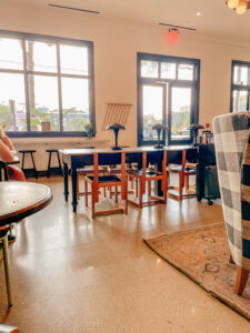 The charming Southern town of Charleston does not disappoint when it comes to their unique and charming coffee shops. There are many Charleston coffee shops, mostly located with the historic district, that provide all the charm the city has to offer, while also serving incredible coffee. #charleston #southcarolina #charleston #coffeeshops #charlestoncoffee | Do as Dreamers Do