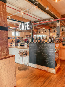 The charming Southern town of Charleston does not disappoint when it comes to their unique and charming coffee shops. There are many Charleston coffee shops, mostly located with the historic district, that provide all the charm the city has to offer, while also serving incredible coffee. #charleston #southcarolina #charleston #coffeeshops #charlestoncoffee | Do as Dreamers Do