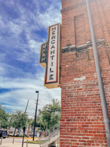 The charming Southern town of Charleston does not disappoint when it comes to their unique and charming coffee shops. There are many Charleston coffee shops, mostly located with the historic district, that provide all the charm the city has to offer, while also serving incredible coffee. #charleston #southcarolina #charleston #coffeeshops #charlestoncoffee | Do as Dreamers Do