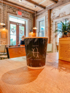 The charming Southern town of Charleston does not disappoint when it comes to their unique and charming coffee shops. There are many Charleston coffee shops, mostly located with the historic district, that provide all the charm the city has to offer, while also serving incredible coffee. #charleston #southcarolina #charleston #coffeeshops #charlestoncoffee | Do as Dreamers Do
