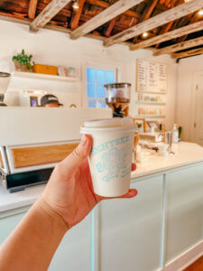 The charming Southern town of Charleston does not disappoint when it comes to their unique and charming coffee shops. There are many Charleston coffee shops, mostly located with the historic district, that provide all the charm the city has to offer, while also serving incredible coffee. #charleston #southcarolina #charleston #coffeeshops #charlestoncoffee | Do as Dreamers Do