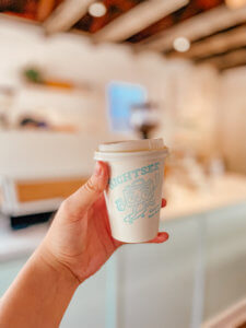 The charming Southern town of Charleston does not disappoint when it comes to their unique and charming coffee shops. There are many Charleston coffee shops, mostly located with the historic district, that provide all the charm the city has to offer, while also serving incredible coffee. #charleston #southcarolina #charleston #coffeeshops #charlestoncoffee | Do as Dreamers Do