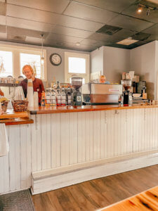 The charming Southern town of Charleston does not disappoint when it comes to their unique and charming coffee shops. There are many Charleston coffee shops, mostly located with the historic district, that provide all the charm the city has to offer, while also serving incredible coffee. #charleston #southcarolina #charleston #coffeeshops #charlestoncoffee | Do as Dreamers Do