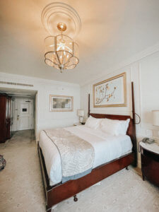 The Ultimate Guide to Charleston, South Carolina - Do as Dreamers Do | The historic, charming town of Charleston is known for its unique architecture, incredible food, rich history, and beauty. #charleston #charlestonsc #charlestonrestaurants #travel guides Charleston South Carolina | Charleston SC | Charleston Travel Guide | Guide to Charleston | Charleston Restaurants | Things to do in Charleston | Where to Stay in Charleston | a weekend in Charleston | south carolina travel | southeast travel 