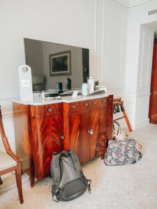 The Ultimate Guide to Charleston, South Carolina - Do as Dreamers Do | The historic, charming town of Charleston is known for its unique architecture, incredible food, rich history, and beauty. #charleston #charlestonsc #charlestonrestaurants #travel guides Charleston South Carolina | Charleston SC | Charleston Travel Guide | Guide to Charleston | Charleston Restaurants | Things to do in Charleston | Where to Stay in Charleston | a weekend in Charleston | south carolina travel | southeast travel 